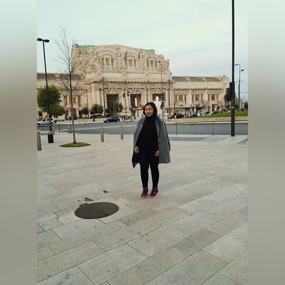 Meet your Posher, Olivia - Picture 4 of 4